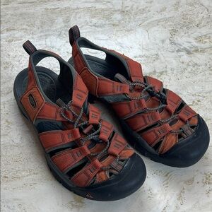 KEEN Newport H2 Water Sandals Men’s 9–9.5 (Women’s 10.5–11) Rust Red/Black